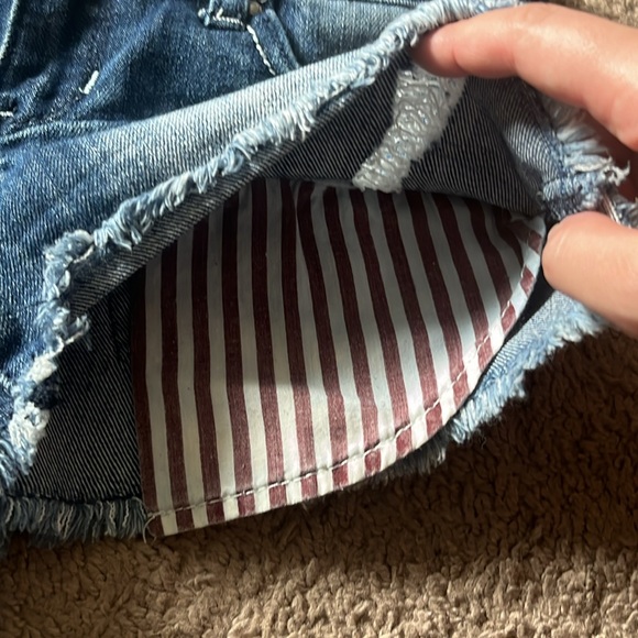 Almost Famous Jean Shorts - Picture 6 of 7